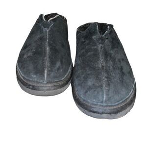 Ugg slippers size 10